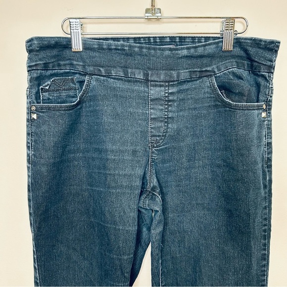 3/$20 Reitmans Straight Leg Pull On Jeans The Original Comfort 10P - Picture 3 of 10